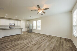 200 Diamond Point Dr in Dripping Springs, TX - Foto de edificio - Building Photo