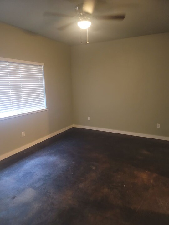 3130 Molly Dr in Huntsville, TX - Building Photo