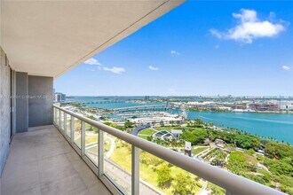 50 Biscayne Blvd in Miami, FL - Building Photo - Building Photo