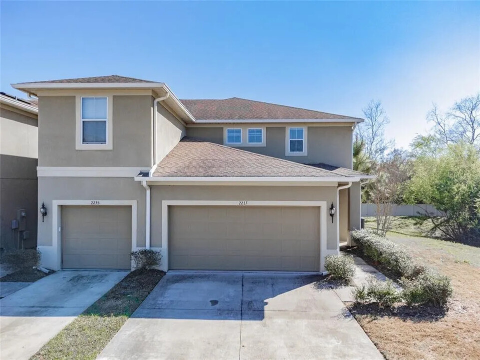 2237 Broadway View Ave in Brandon, FL - Building Photo