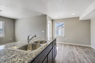 811 E Wandering Ln-Unit -101 in Kuna, ID - Building Photo - Building Photo