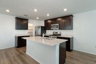 7225 Spotted Leaf Wy in Austin, TX - Building Photo - Building Photo