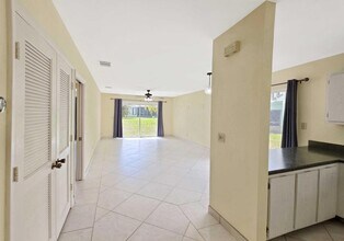 1480 SE Rivergreen Cir in Port St. Lucie, FL - Foto de edificio - Building Photo