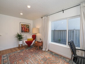 723 N 300 W in Salt Lake City, UT - Foto de edificio - Building Photo