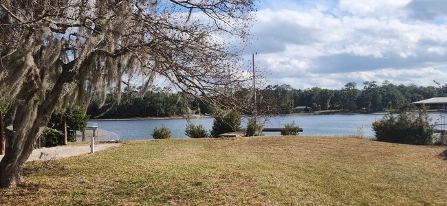 205 Peninsula Rd in Interlachen, FL - Building Photo - Building Photo