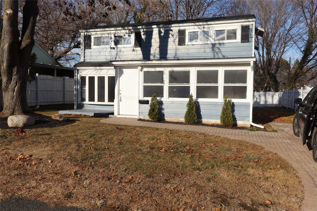 18 Jerben Dr in Stony Point, NY - Building Photo