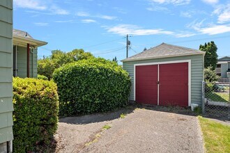 521 Whitworth Ave S in Renton, WA - Building Photo - Building Photo