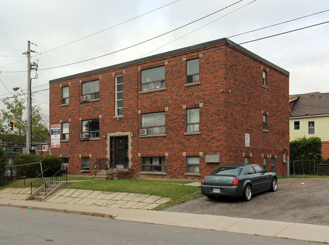 359 Queenston Rd in Hamilton, ON - Building Photo - Building Photo