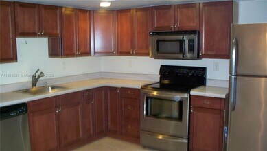 8045 SW 107th Ave in Miami, FL - Building Photo - Building Photo