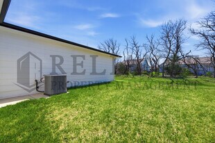 713 Elmwood St in Park City, KS - Building Photo