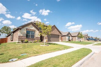 1016 Deer Valley Dr in Weatherford, TX - Building Photo - Building Photo