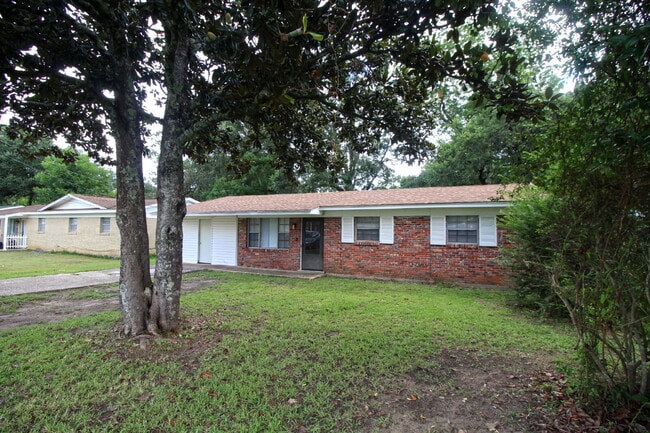 404 Ladybird Ln in Pensacola, FL - Building Photo - Building Photo