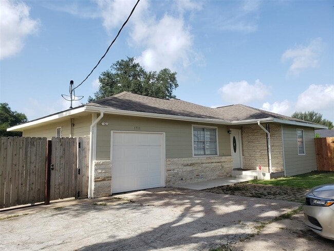 1711 Court Rd in Missouri City, TX - Building Photo - Building Photo