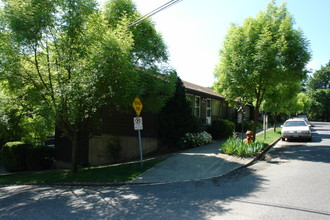 Hillcrest Apartments photo'