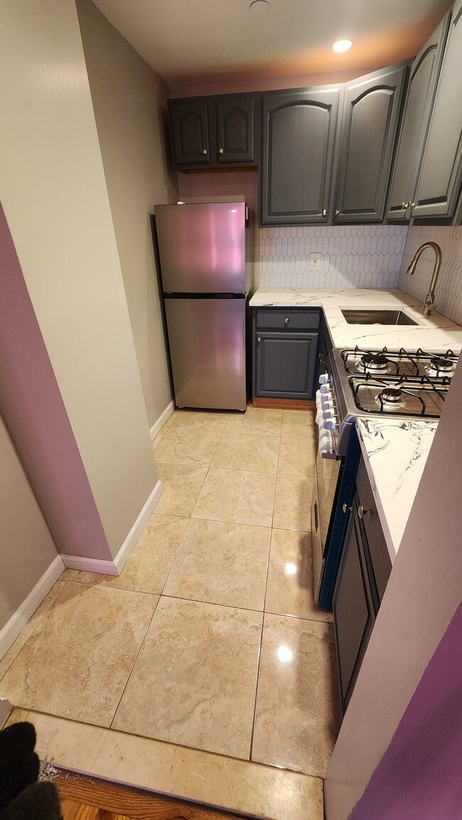 17 Van Buren St, Unit 1st Floor in Brooklyn, NY - Foto de edificio - Building Photo