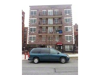 10825-10827 63rd Ave in Forest Hills, NY - Foto de edificio - Building Photo