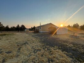 14061 SE Cayuse Rd in Prineville, OR - Building Photo