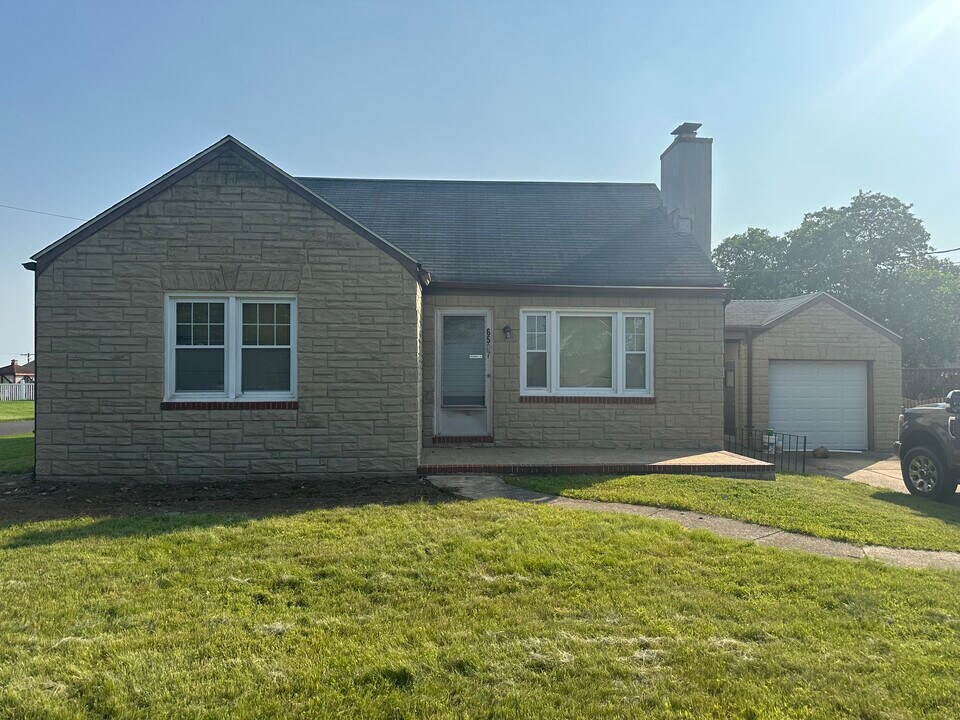 6507 Kenwood Ave in Rosedale, MD - Building Photo