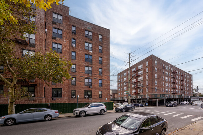 2299 E 13th St in Brooklyn, NY - Foto de edificio - Building Photo