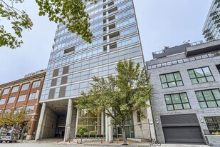 510 W Erie St in Chicago, IL - Building Photo