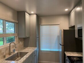 213 Diamond Way-Unit -126 in Vista, CA - Building Photo - Building Photo