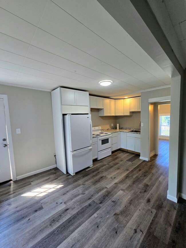 36990 Division Rd in Richmond, MI - Building Photo - Building Photo