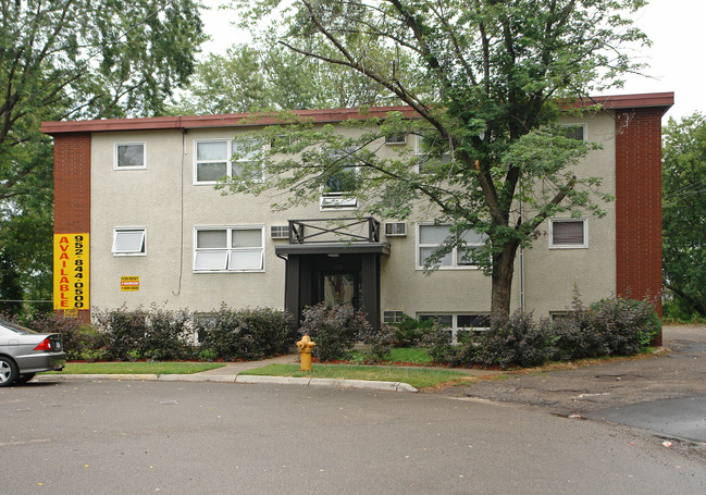 251 Buron Ln in South St. Paul, MN - Building Photo - Building Photo