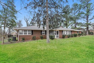5805 Highlawn Dr in Greensboro, NC - Building Photo