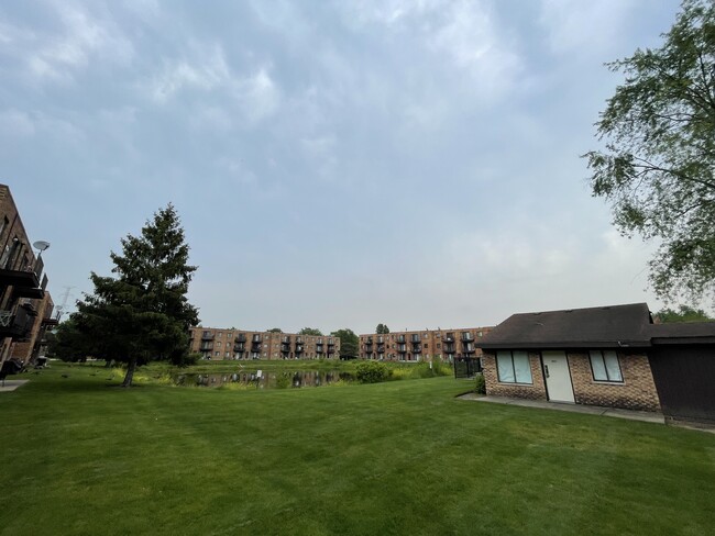 251 E Rimini Ct, Unit 2A in Palatine, IL - Foto de edificio - Building Photo