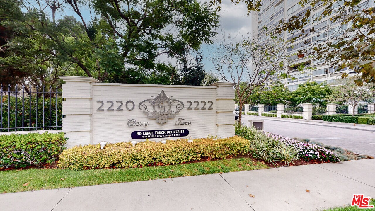 2222 Ave of the Stars in Los Angeles, CA - Foto de edificio