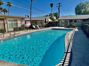 685 E Vista Chino, Unit G in Palm Springs, CA - Building Photo - Building Photo
