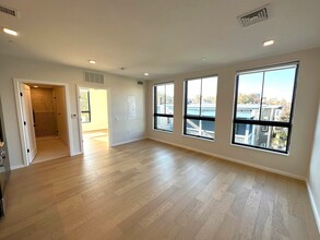 11 Burney St, Unit 407 in Boston, MA - Building Photo - Building Photo