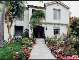 10520 Eastborne Ave in Los Angeles, CA - Building Photo