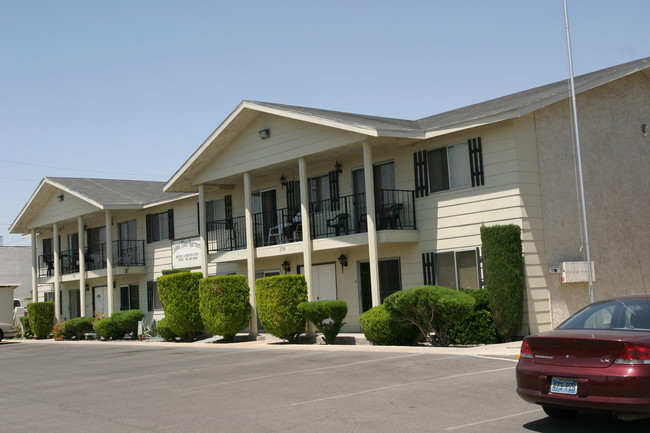 Colonial Manor Apartments in Las Vegas, NV - Foto de edificio - Building Photo