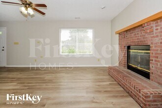 6344 River Valley Way in Indianapolis, IN - Foto de edificio - Building Photo