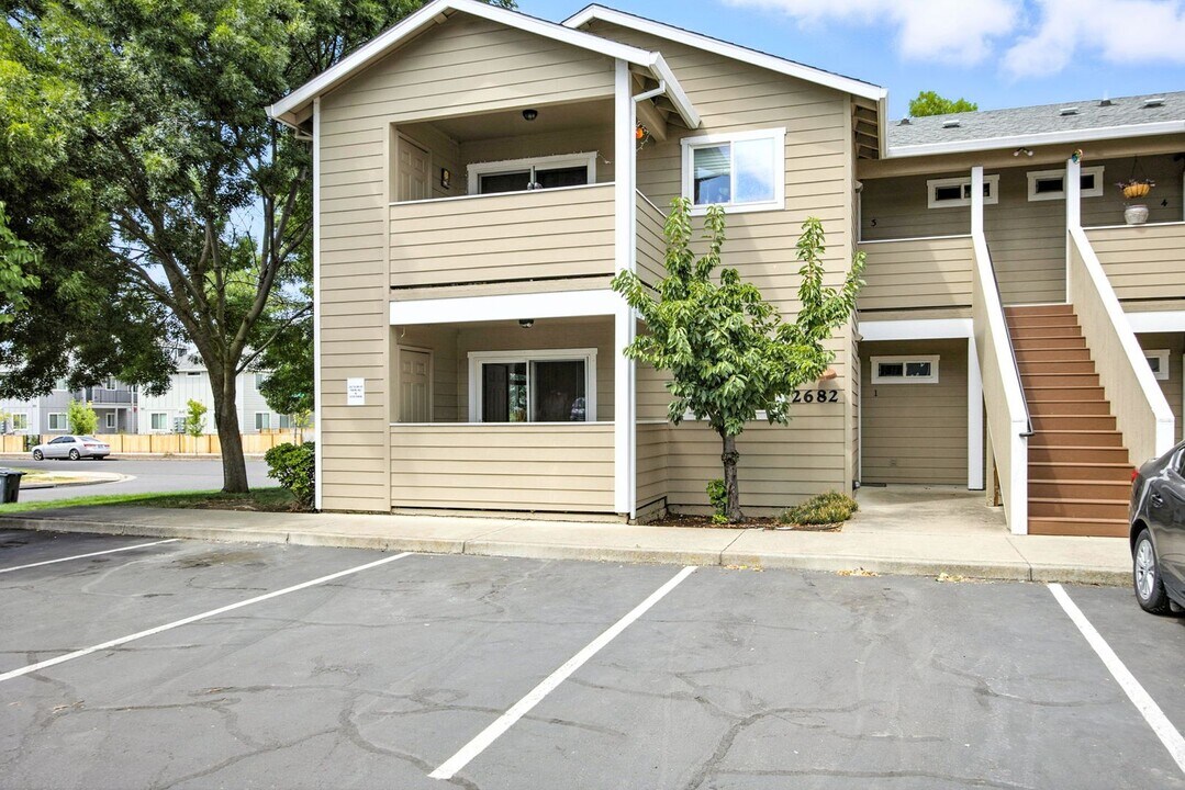 2682 Paloma Ave in Medford, OR - Building Photo