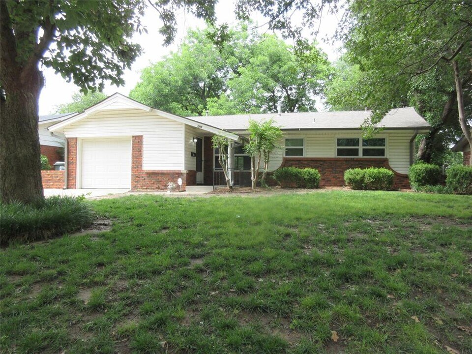 1215 Glenwood St in Norman, OK - Building Photo