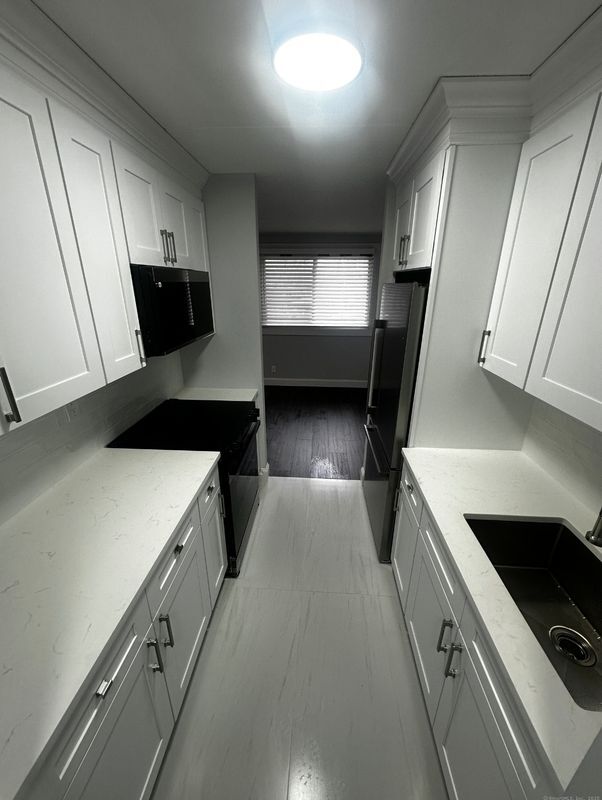 120 Huntington Turnpike in Bridgeport, CT - Building Photo - Building Photo