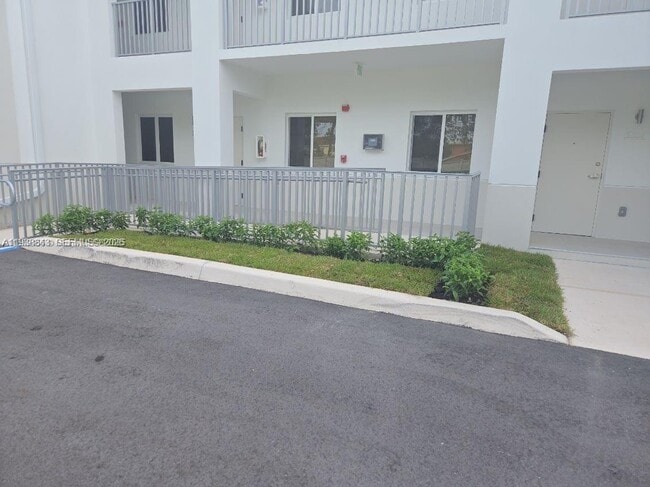 310 E 7th St in Hialeah, FL - Building Photo - Building Photo