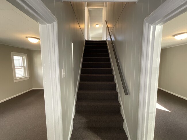 21 S Washington St in Shippensburg, PA - Foto de edificio - Building Photo