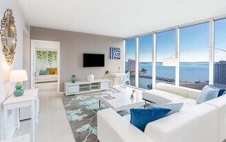 485 Brickell Ave in Miami, FL - Building Photo