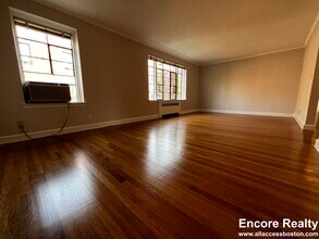 105 Longwood Ave, Unit 1 in Brookline, MA - Foto de edificio - Building Photo