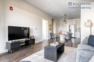 100 N Addison Ave-Unit -FL4-ID862 in Elmhurst, IL - Building Photo - Building Photo