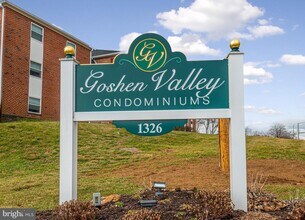 1906 Valley Dr in West Chester, PA - Foto de edificio - Building Photo