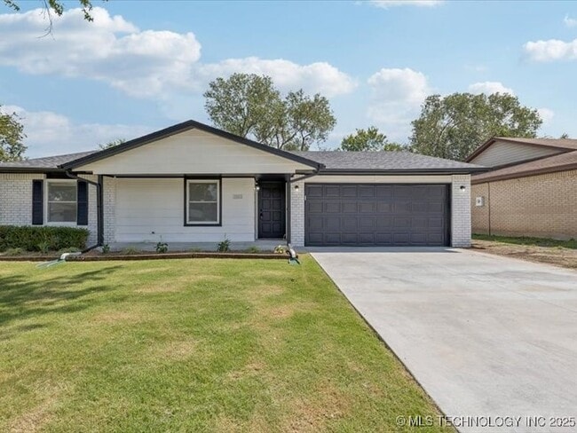 property at 3001 S Ash Ct