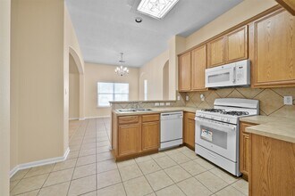 12119 Lakewood Villa Dr in Tomball, TX - Building Photo - Building Photo