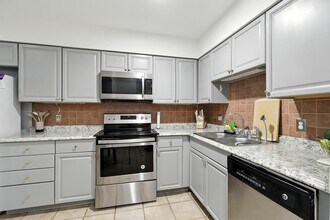 1532 Prairie Grove Dr in Houston, TX - Foto de edificio - Building Photo