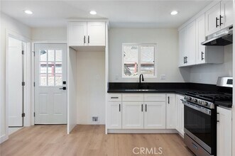 13355 Erwin St in Los Angeles, CA - Building Photo - Building Photo