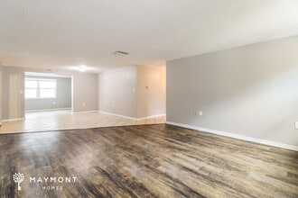 15634 Sea Pines Dr in Hudson, FL - Foto de edificio - Building Photo