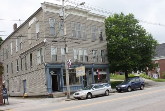 51 Main St in Ashland, NH - Foto de edificio